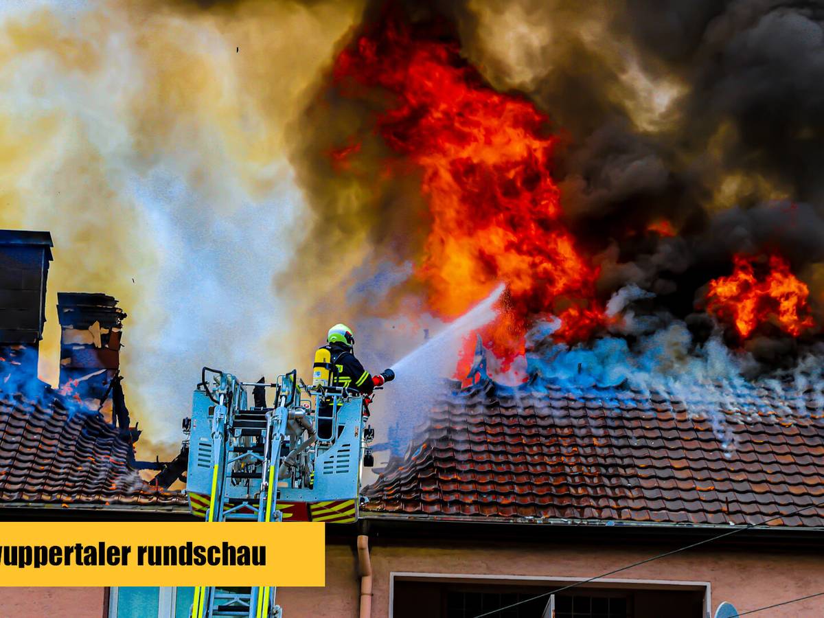Dachstuhlbrand in Wuppertal-Heckinghausen