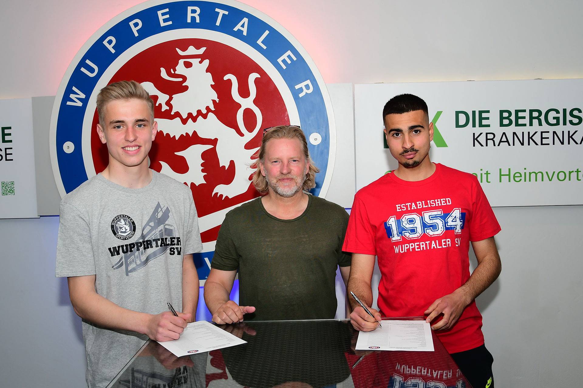  Von li.: Joel Nickel, WSV-Sportchef Stephan Küsters und Giulio Multari. 