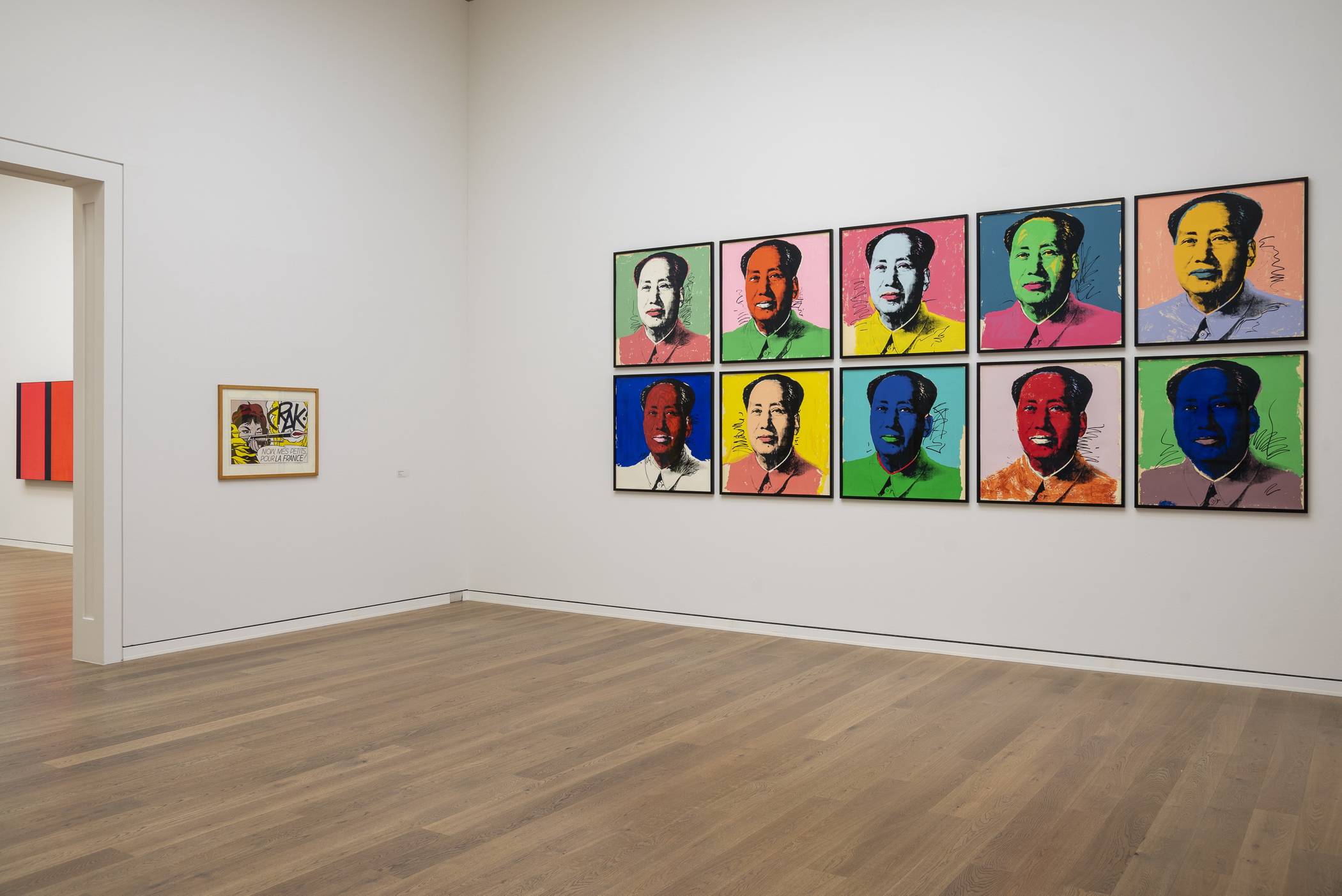  Blick in die Ausstellung „Zero Pop Minimal“ mit Andy Warhols Reihe „Mao Tse Tung“, 1972. 