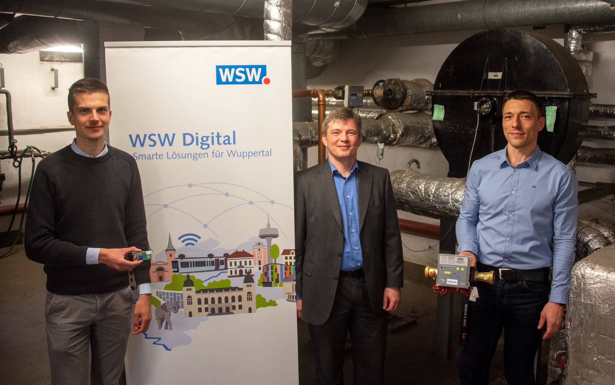  Von li.: Bastian Dette (WSW Digitale Lösungen), Sören Högel (WSW Digitale Lösungen), Jens Bachmann (WSW Planung und Betrieb Fernwärme). 
