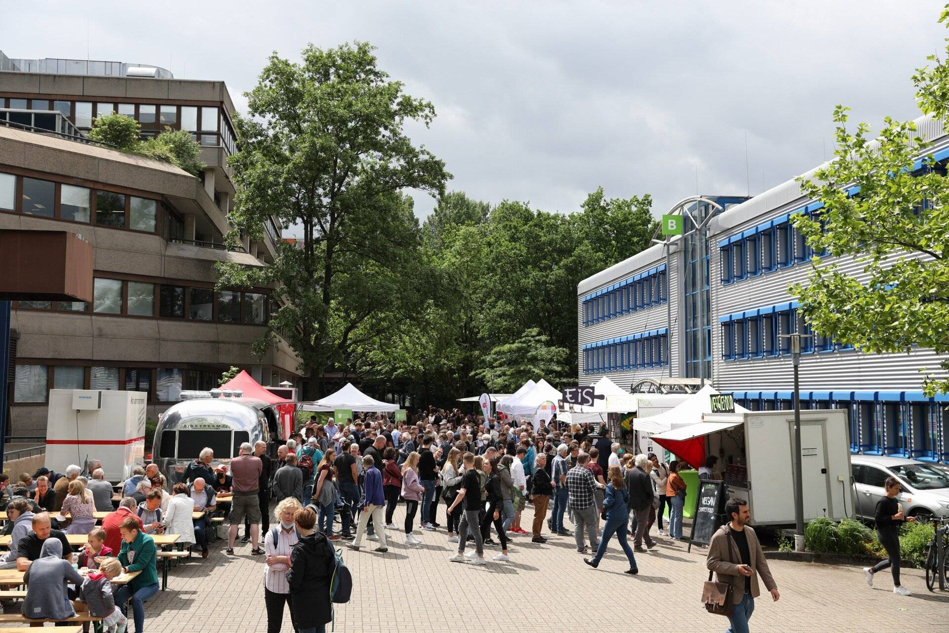  Überall auf dem Campus GRifflenberg gab‘s heute anschauliche Wissenschaft - Streetfood inklusive. 