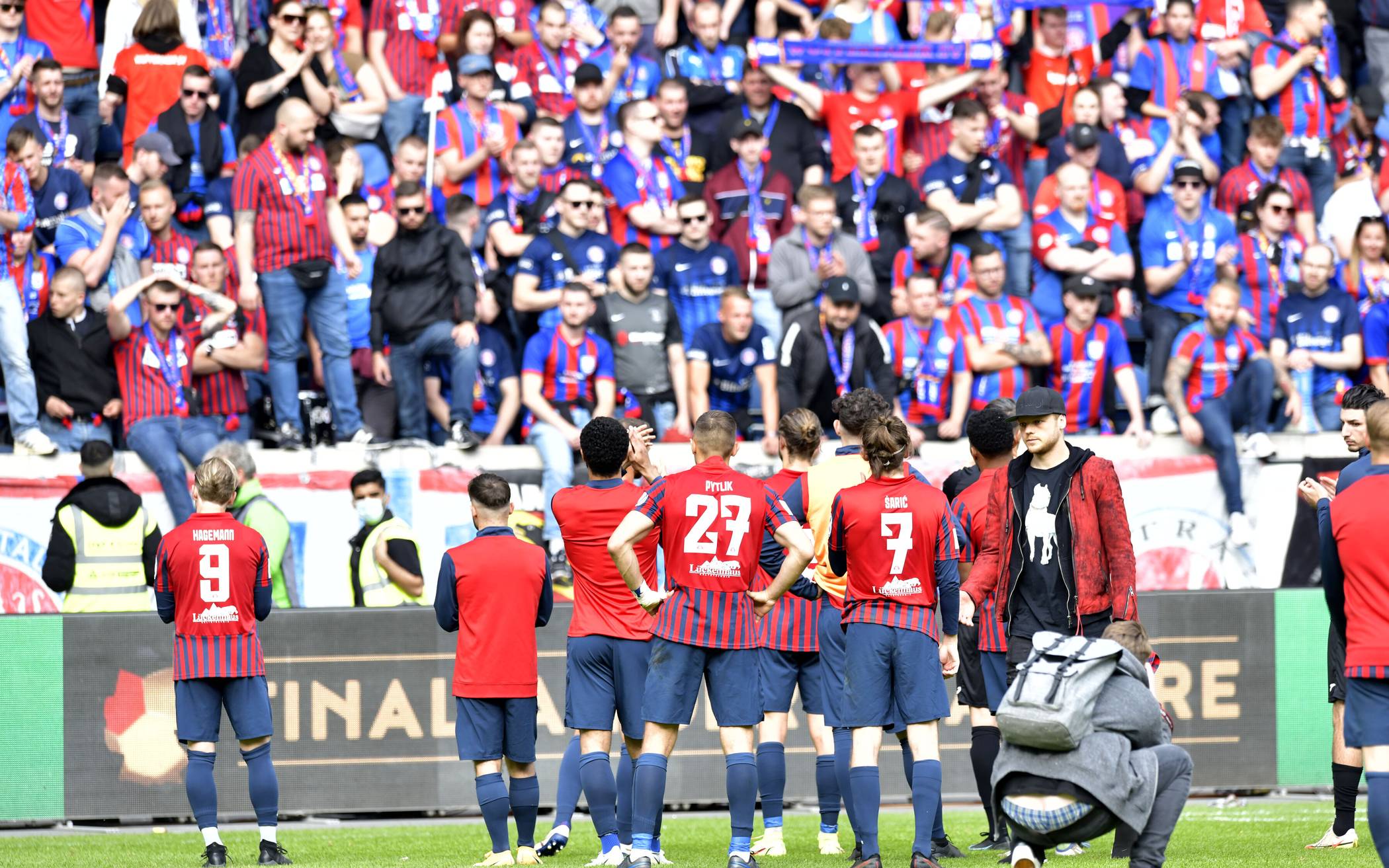 Das Team bedankte sich bei den...