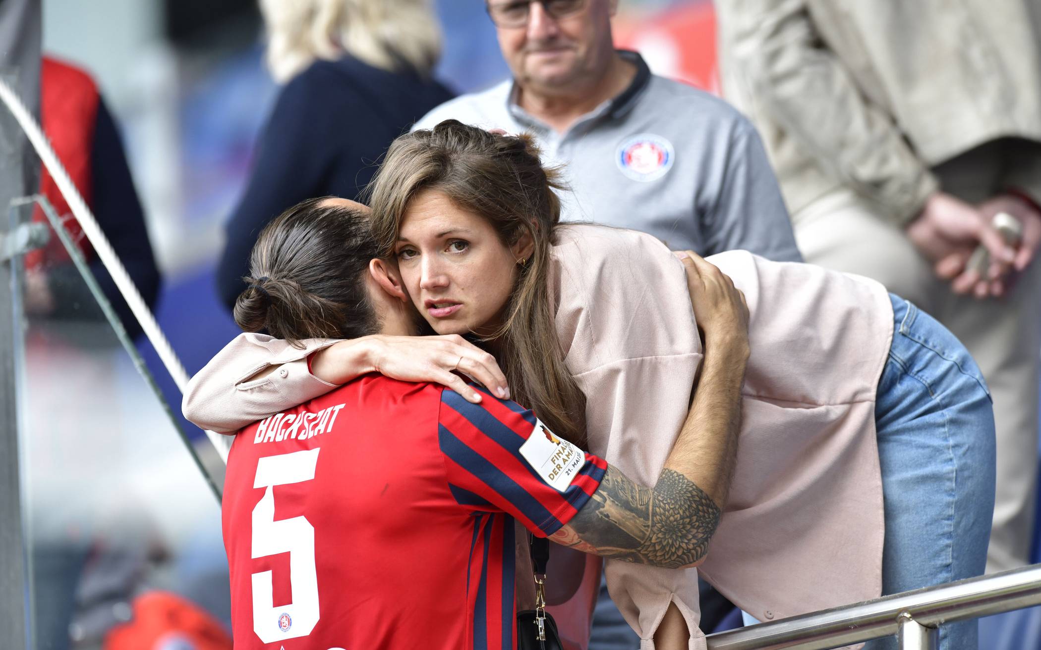 ... Felix Backszat...