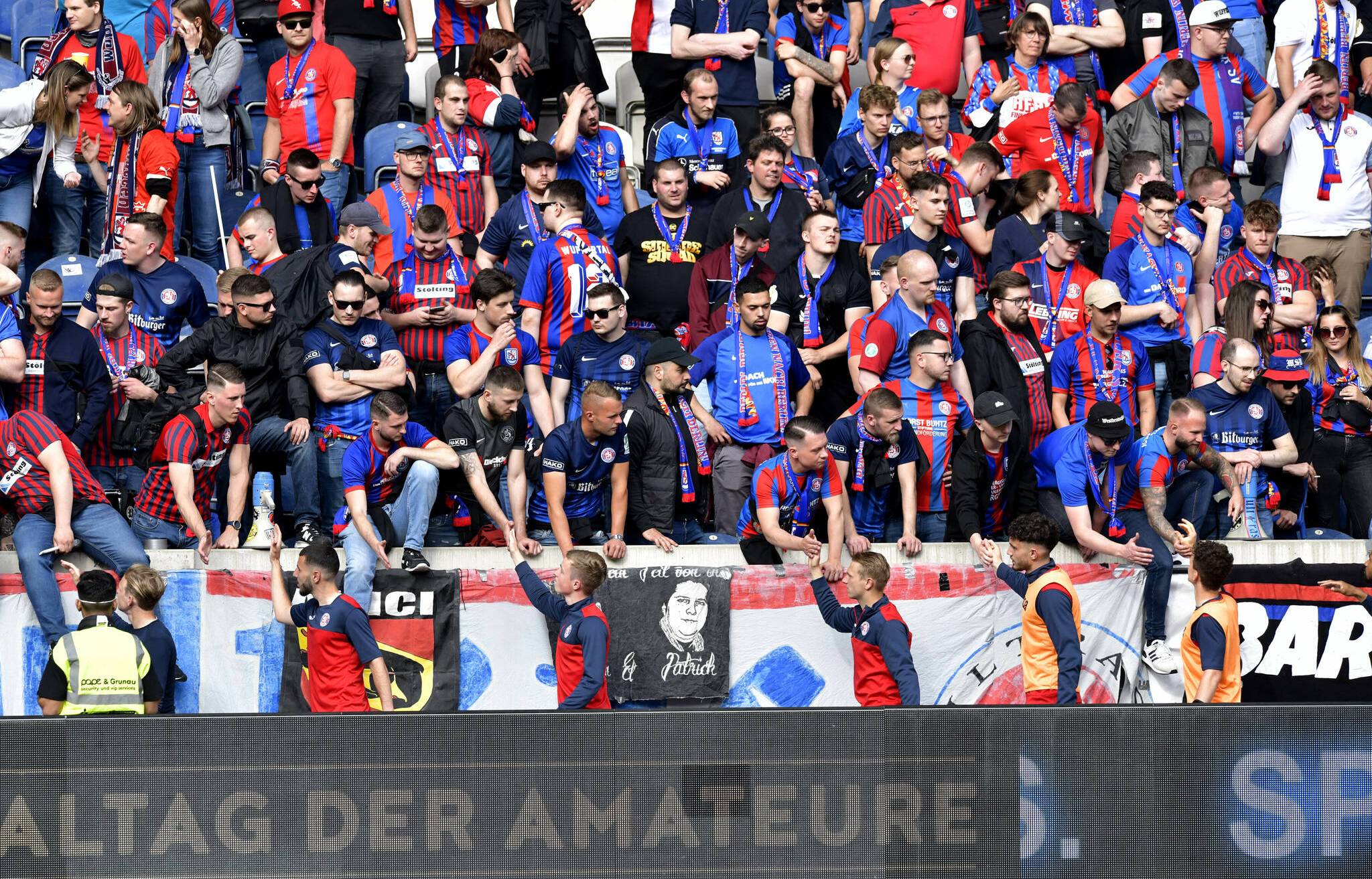 Und die applaudierten trotz der...