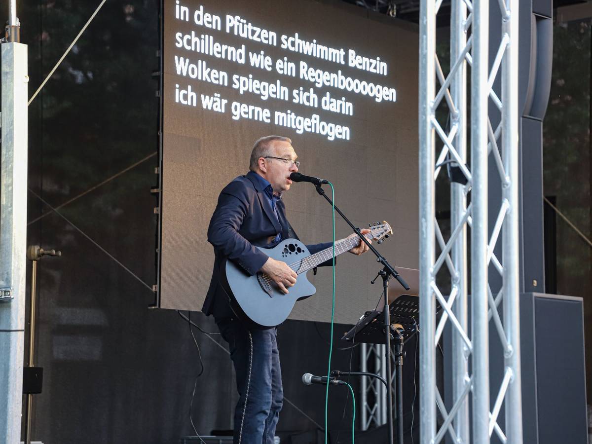 „Rudelsingen“ vor dem Rathaus
