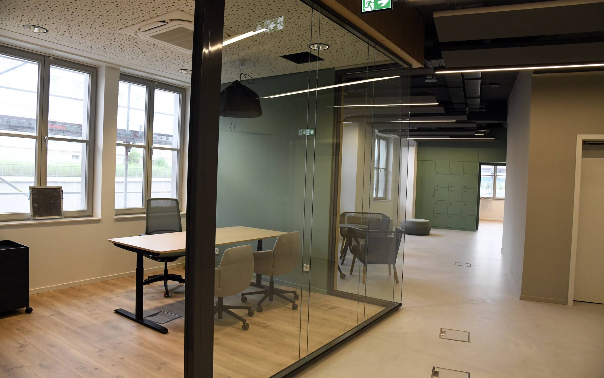 ... inklusive Gesprächs-Zonen für diskrete...