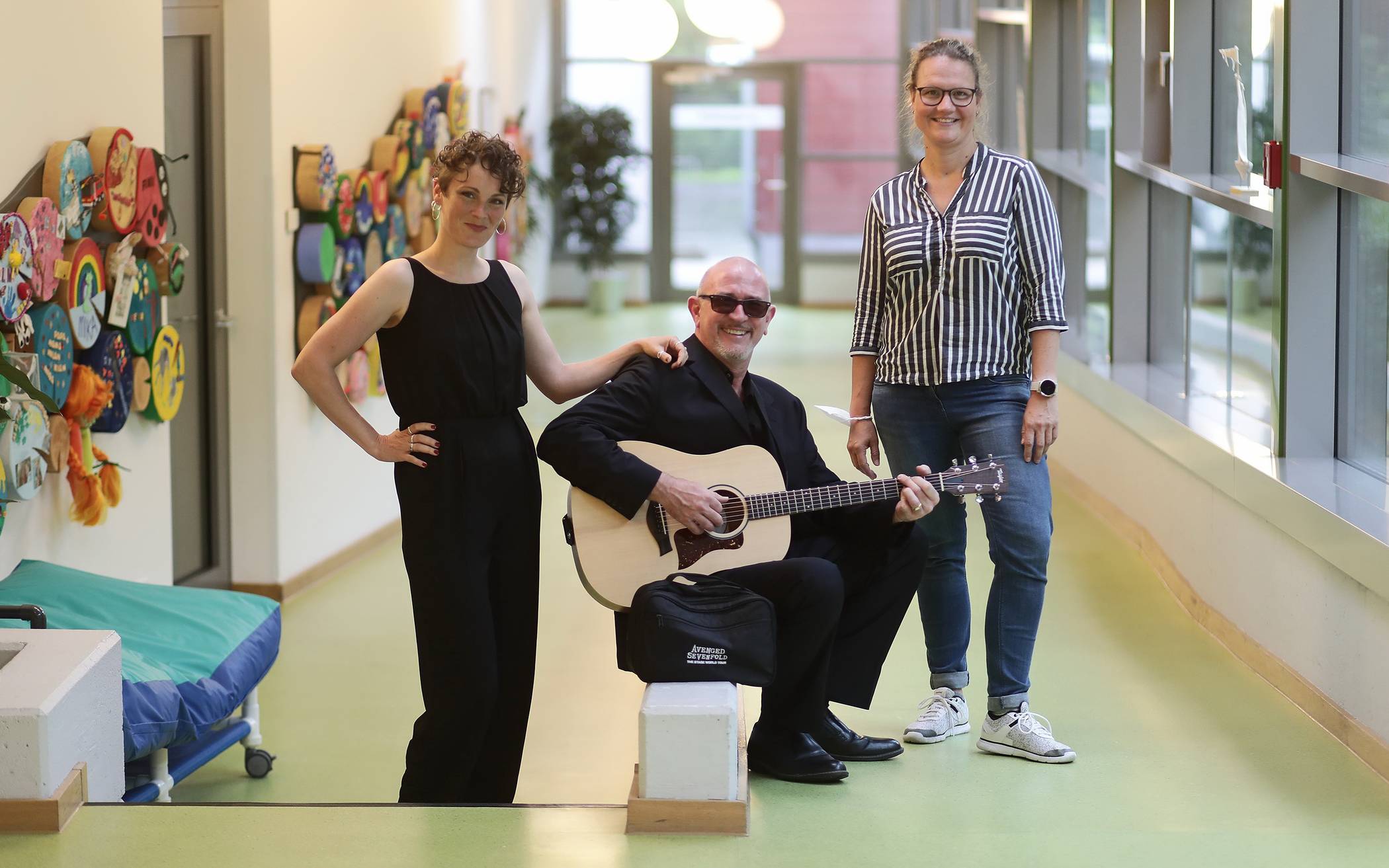  Stefanie Smailes und Stefan Walz mit Kerstin Wülfing vom Kinderhospiz. 