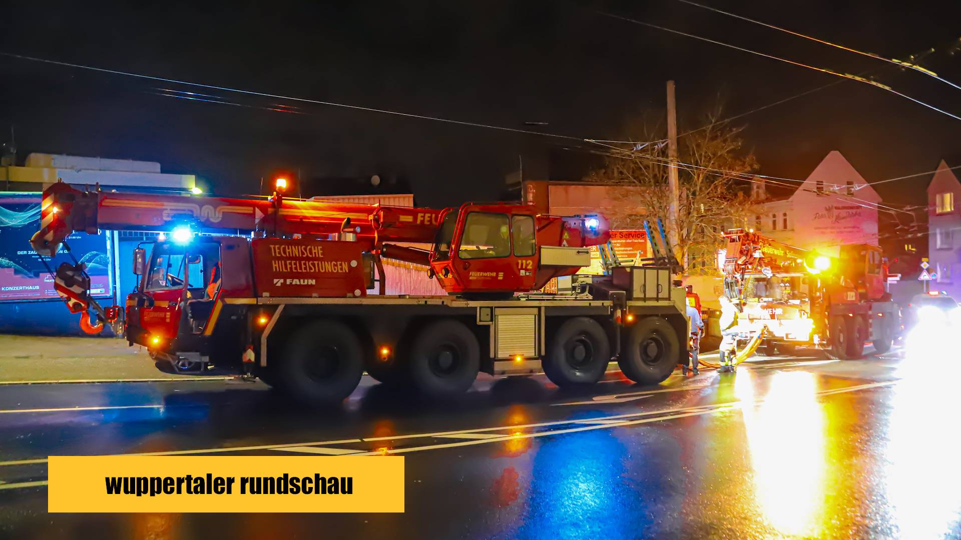 Die Wuppertaler Feuerwehr leistete Amtshilfe.