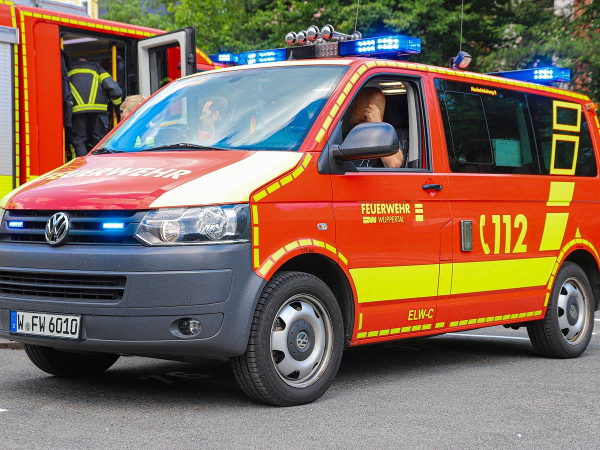 Brand in leer stehende Halle
