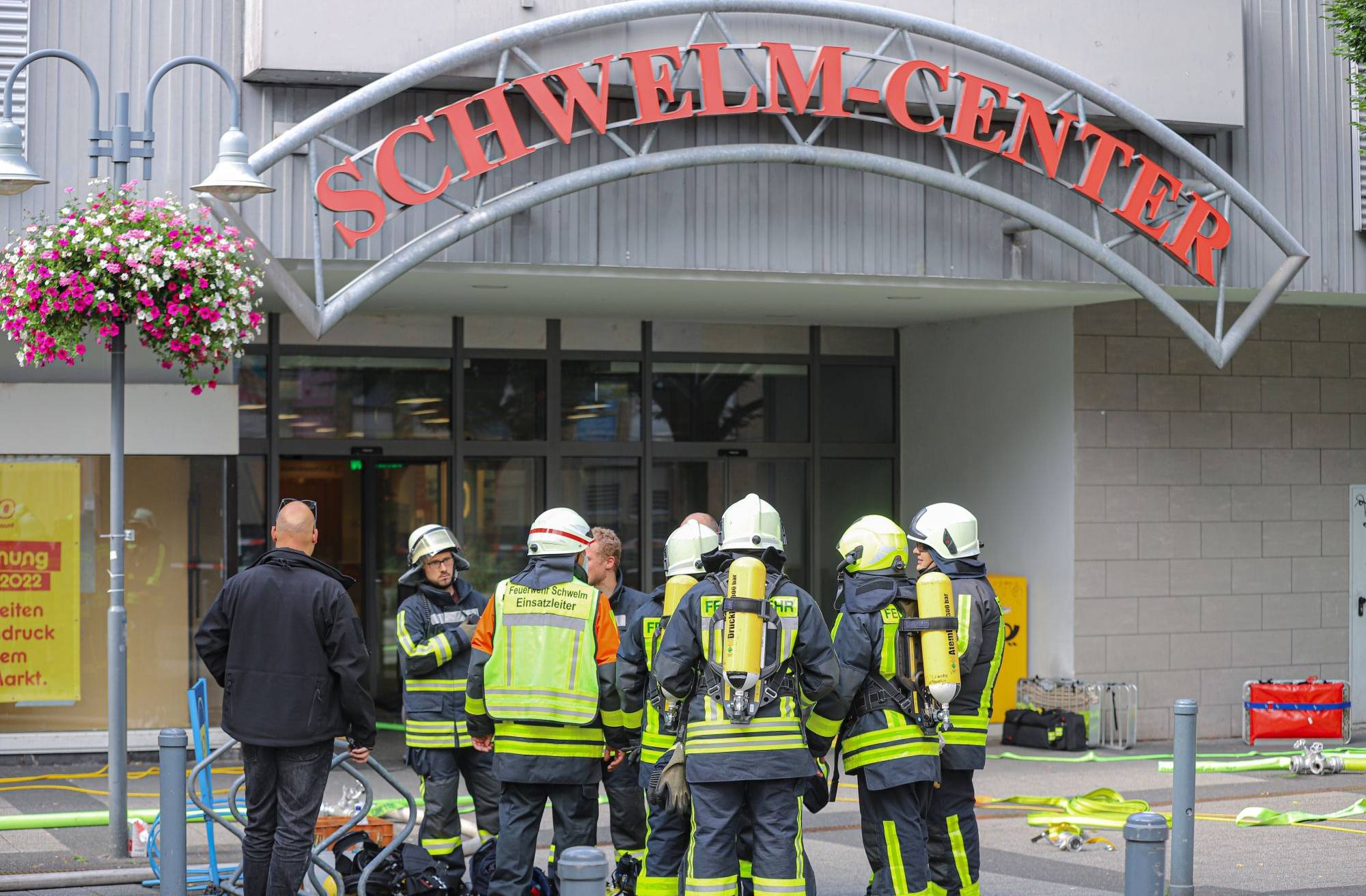 Einkaufszentrum „Schwelm-Center“ nach Feuer in Geschäft evakuiert​