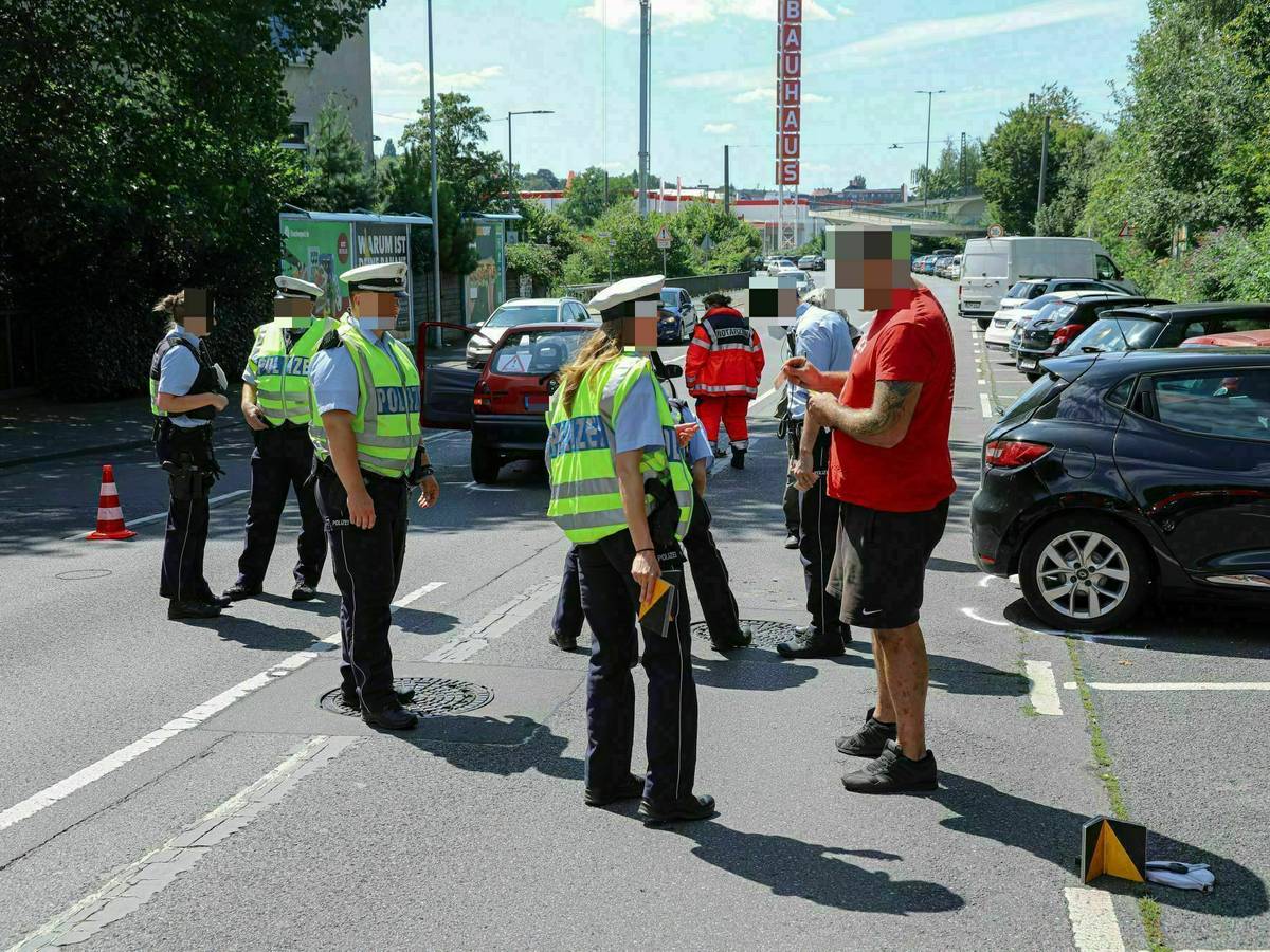 Mehrere Verletzte nach Auspark-Unfall
