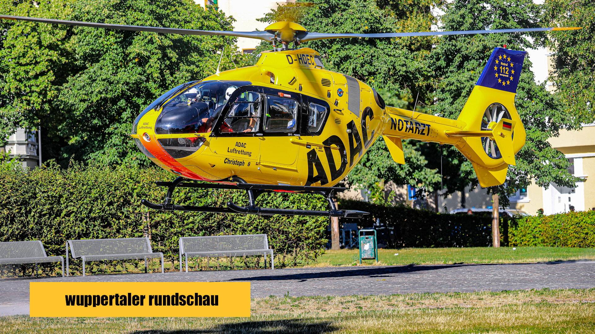 Hubschrauber landet in Wuppertaler Wohngebiet