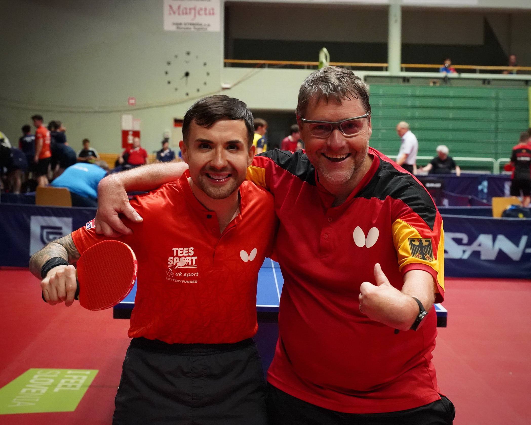  Jochen Wollmert (re.) mit seinem ehemaligen Rivalen und jetzigen Freund William Bayley beim gemeinsamen Turnierauftritt in Lasko im Mai 2022. 