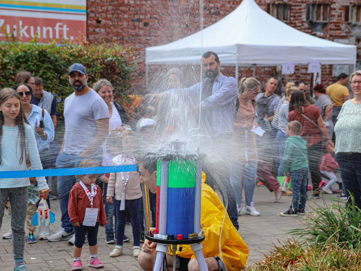 Entenrennen und Junior-Uni-Sommerfest
