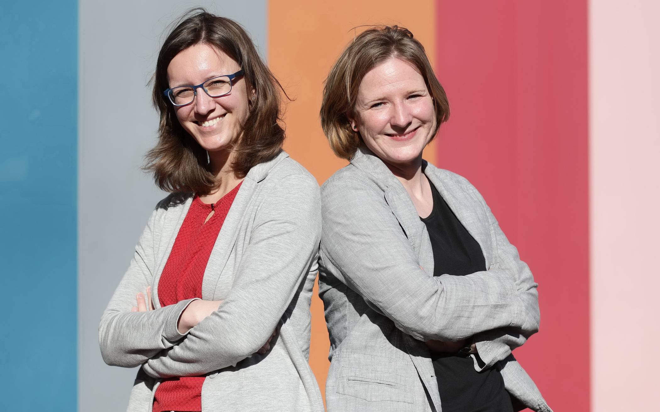  Die Junior Uni-Geschäftsführerinnen Dr. Annika Spathmann (li.) und Dr. Ariane Staab freuen sich über die enorme Nachfrage zum Anmeldestart der Junior Uni für das kommende Wintersemester. 