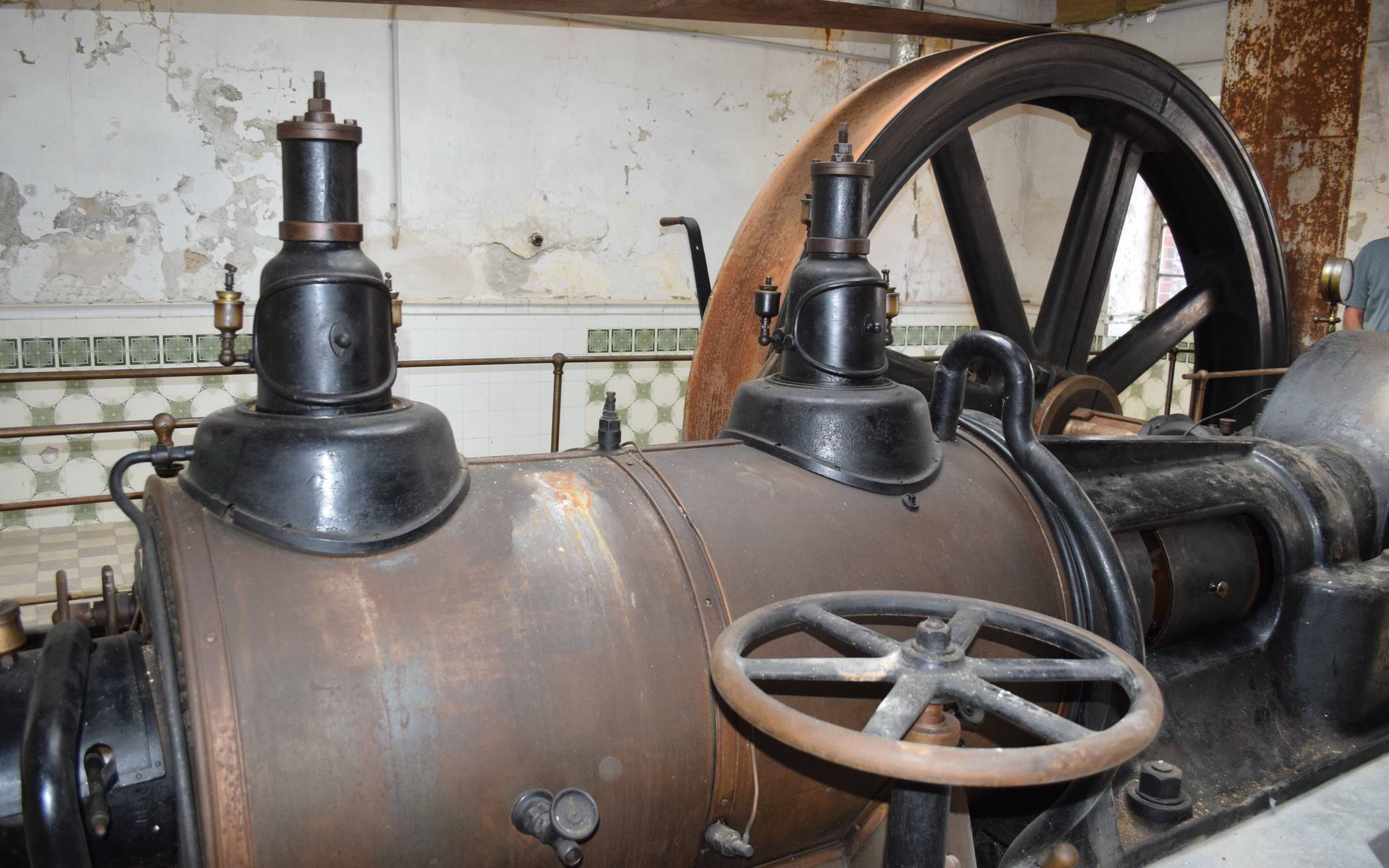  Die alte Dampfmaschine in der ehemaligen Knopffabrik . 