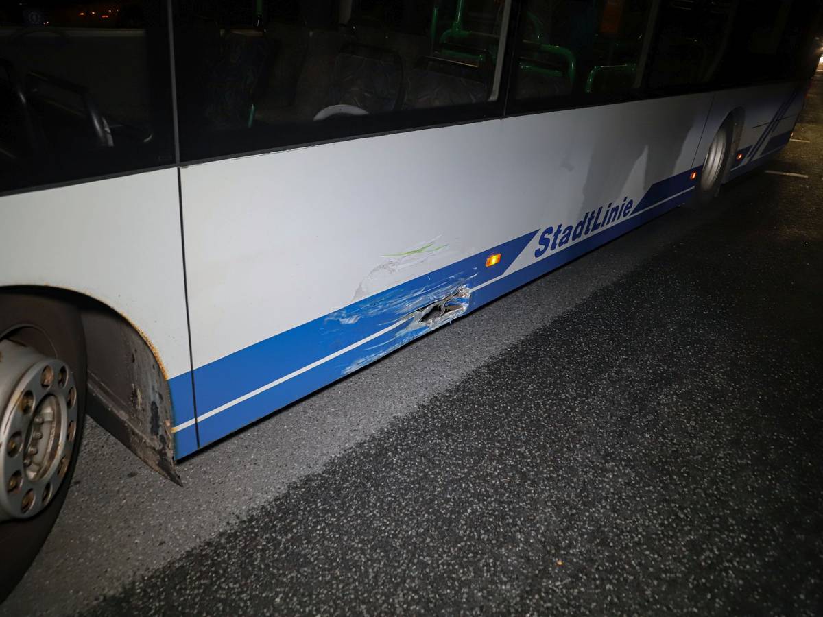 Unfall mit Pizzataxi und Linienbus
