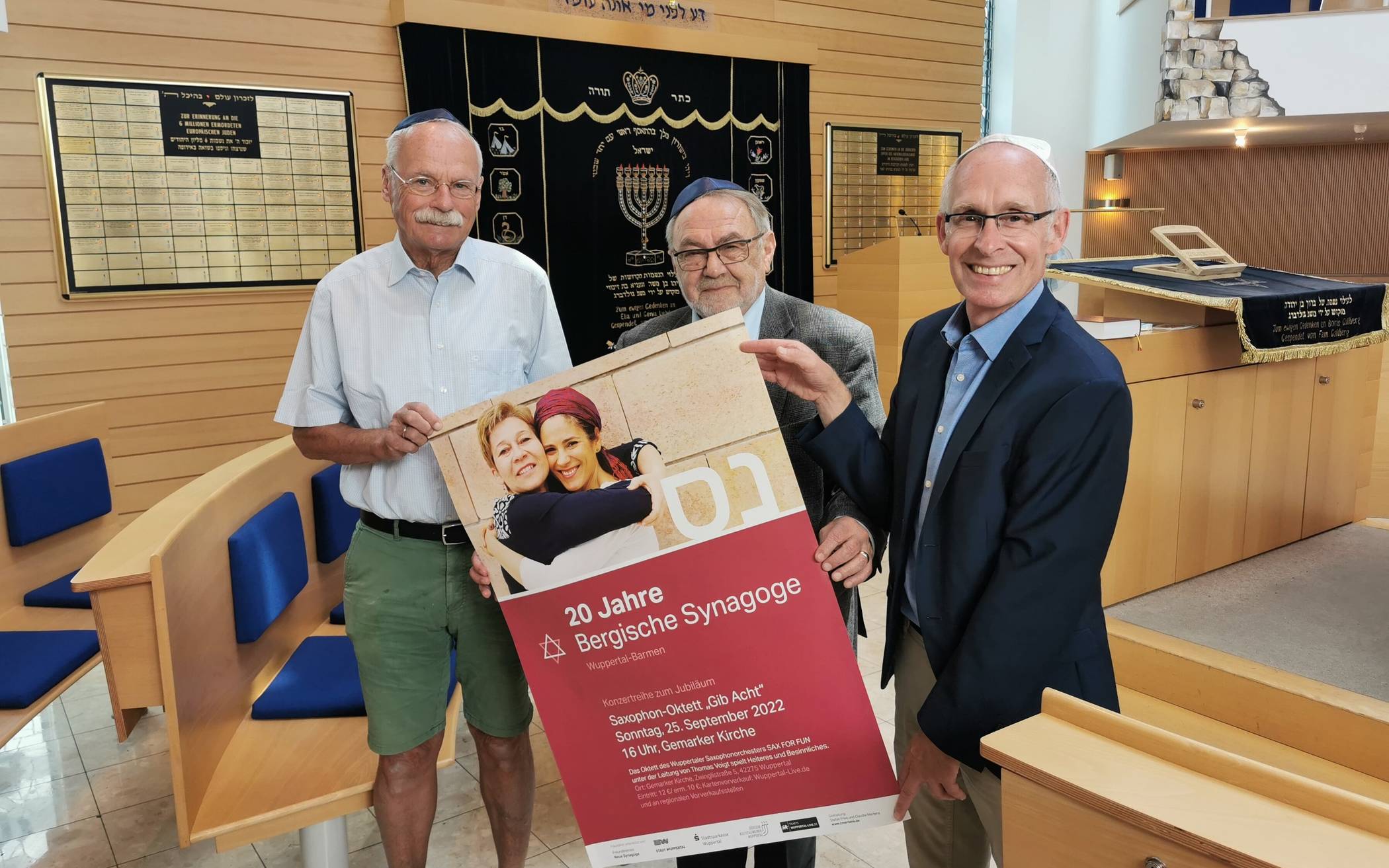  Ernst-Andreas Ziegler, Leonid Goldberg und Stefan Kühn (v.li.) laden im Namen des Freundeskreis „Neue Synagoge“ ein. 