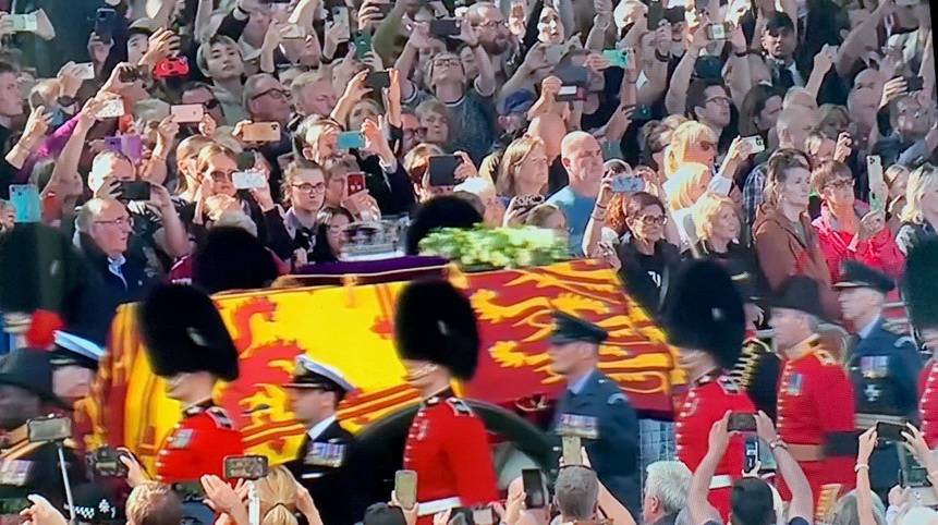 Trauerbeflaggung wegen Queen-Beisetzung