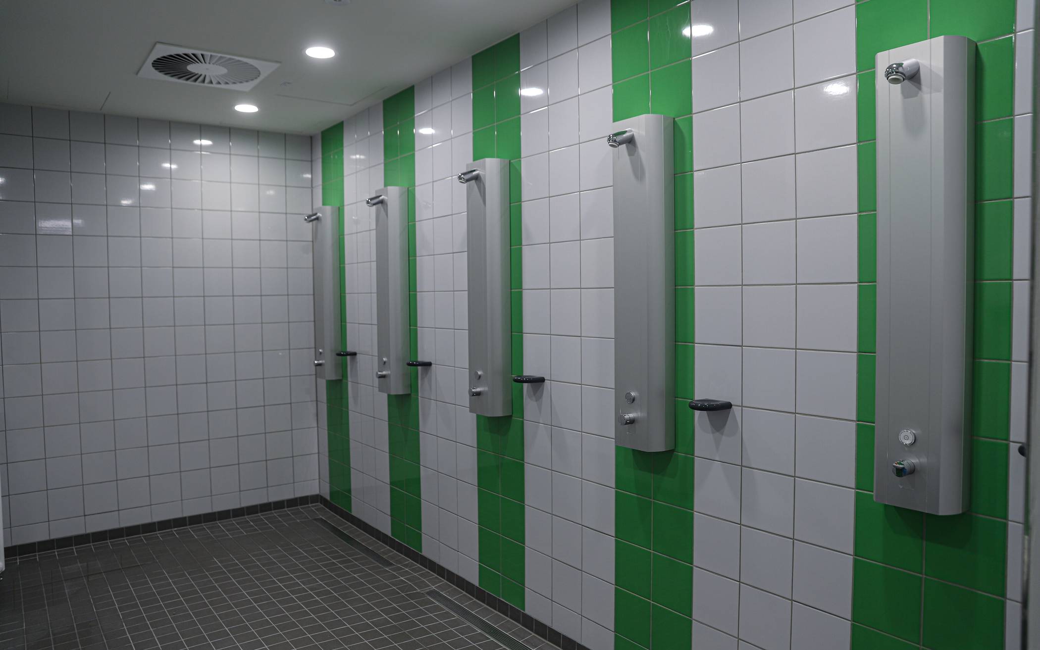 Der Duschbereich in der Halle an der Nevigeser Straße.