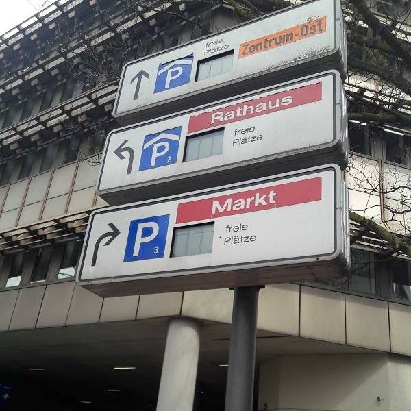 Die Parkplätze auf der Palette am