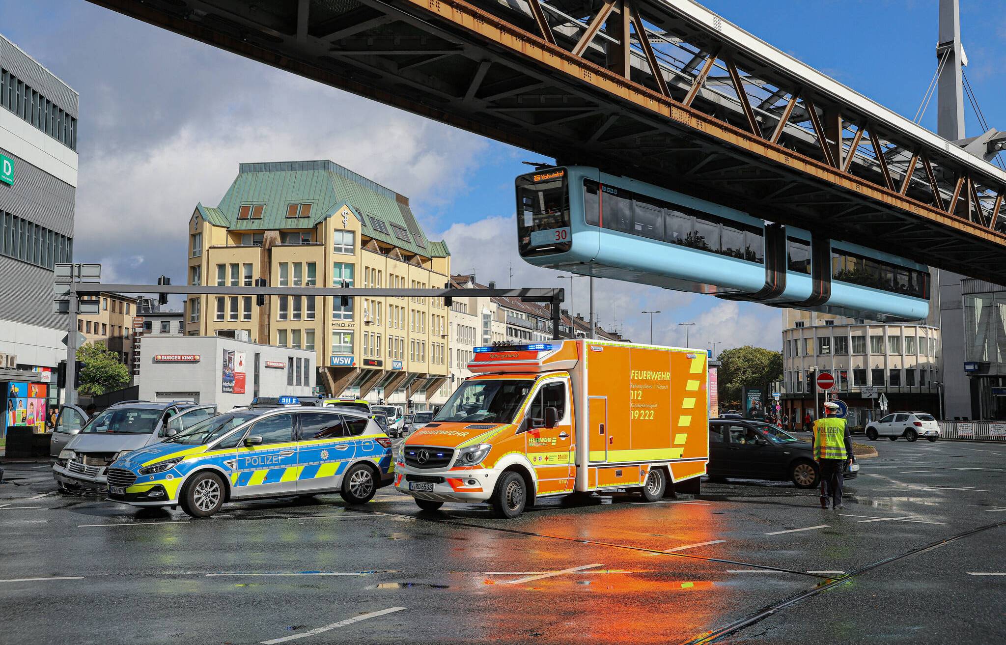 Unfall auf Wuppertaler Hauptverkehrskreuzung​