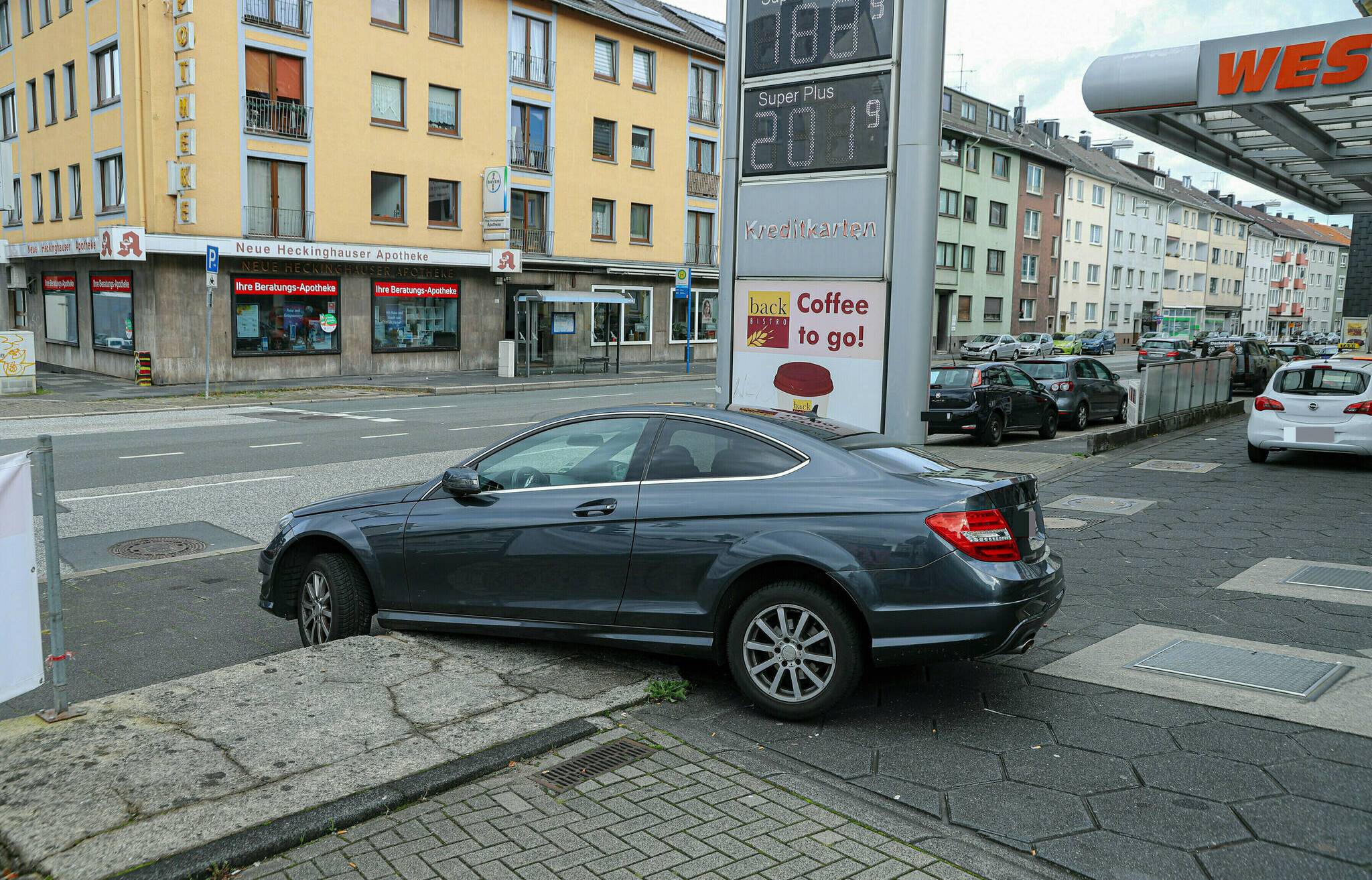 Unfall auf Wuppertaler Tankstellen-Gelände​
