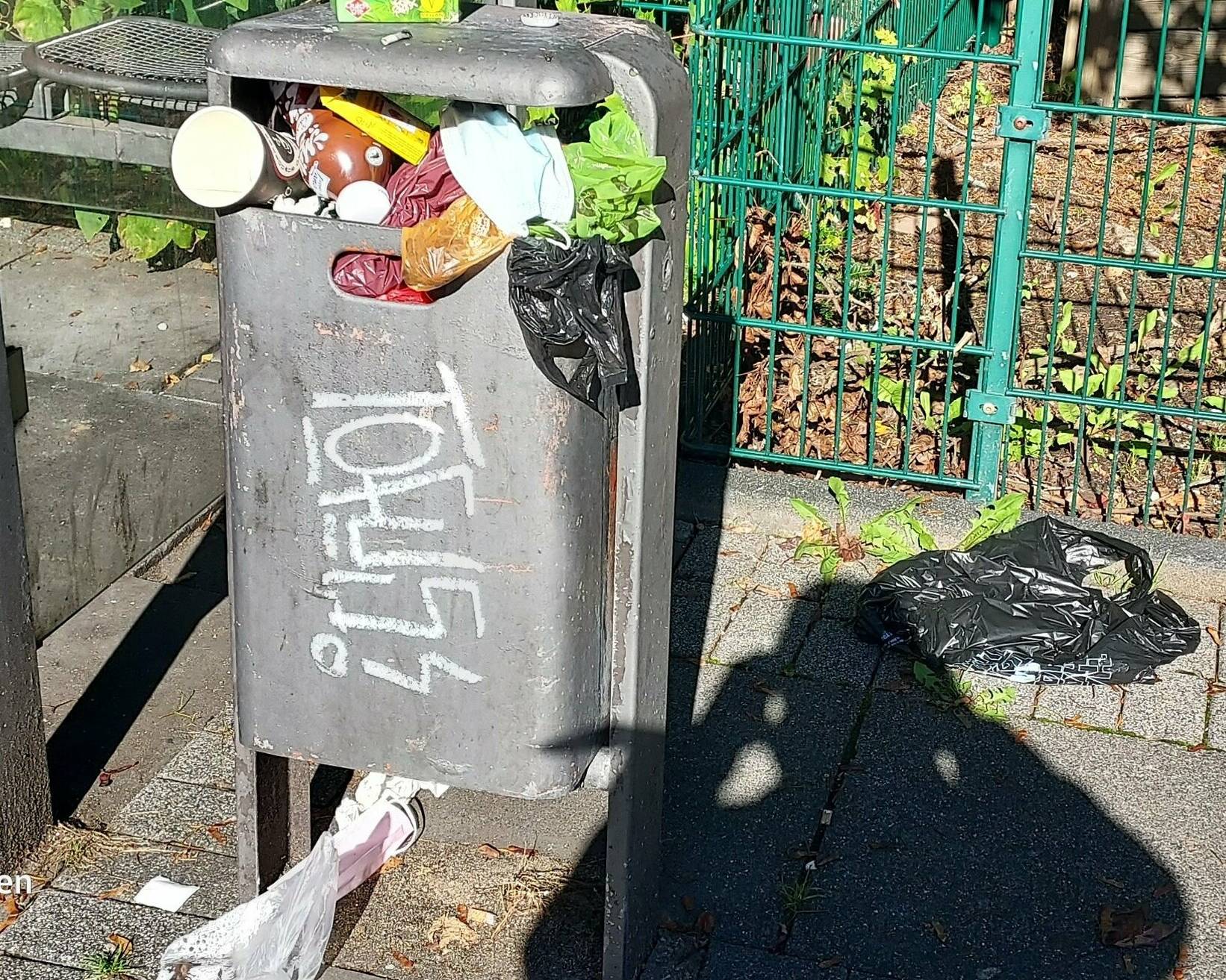 Wupperrtaler Rundschau Leserbrief: Müll an Bushaltestellen