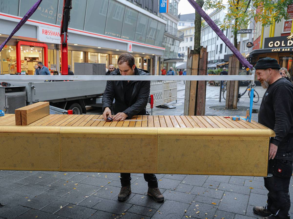 Goldene Bänke in der Herzogstraße
