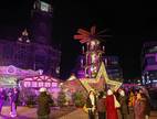 Der Weihnachtsmarkt auf dem Rathausvorplatz.