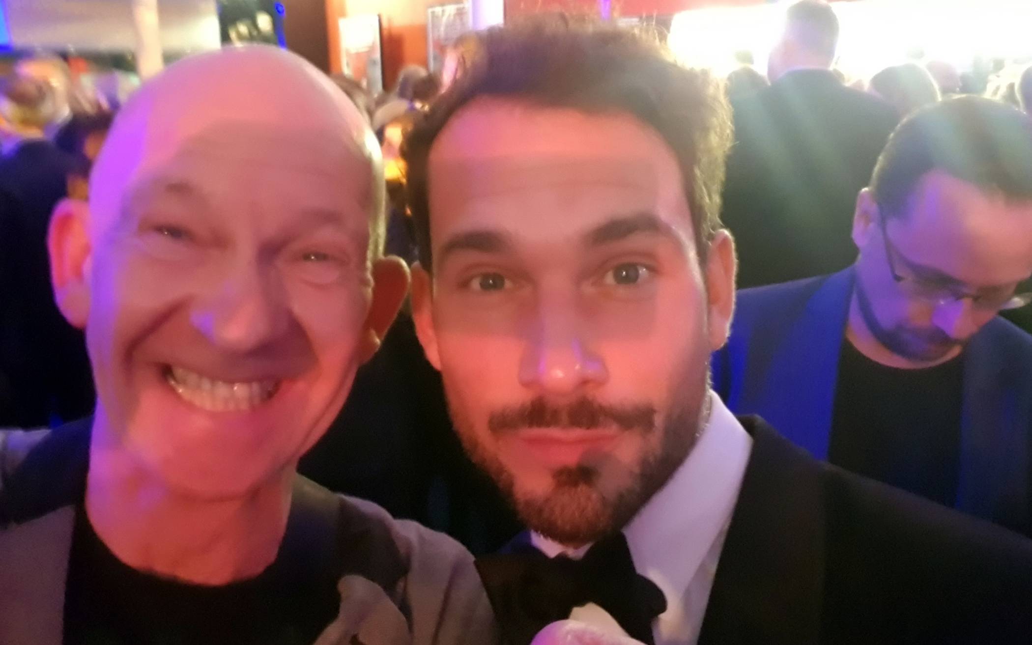 Singer-Songwriter Robert Redweik aus München gutgelaunt auf der...