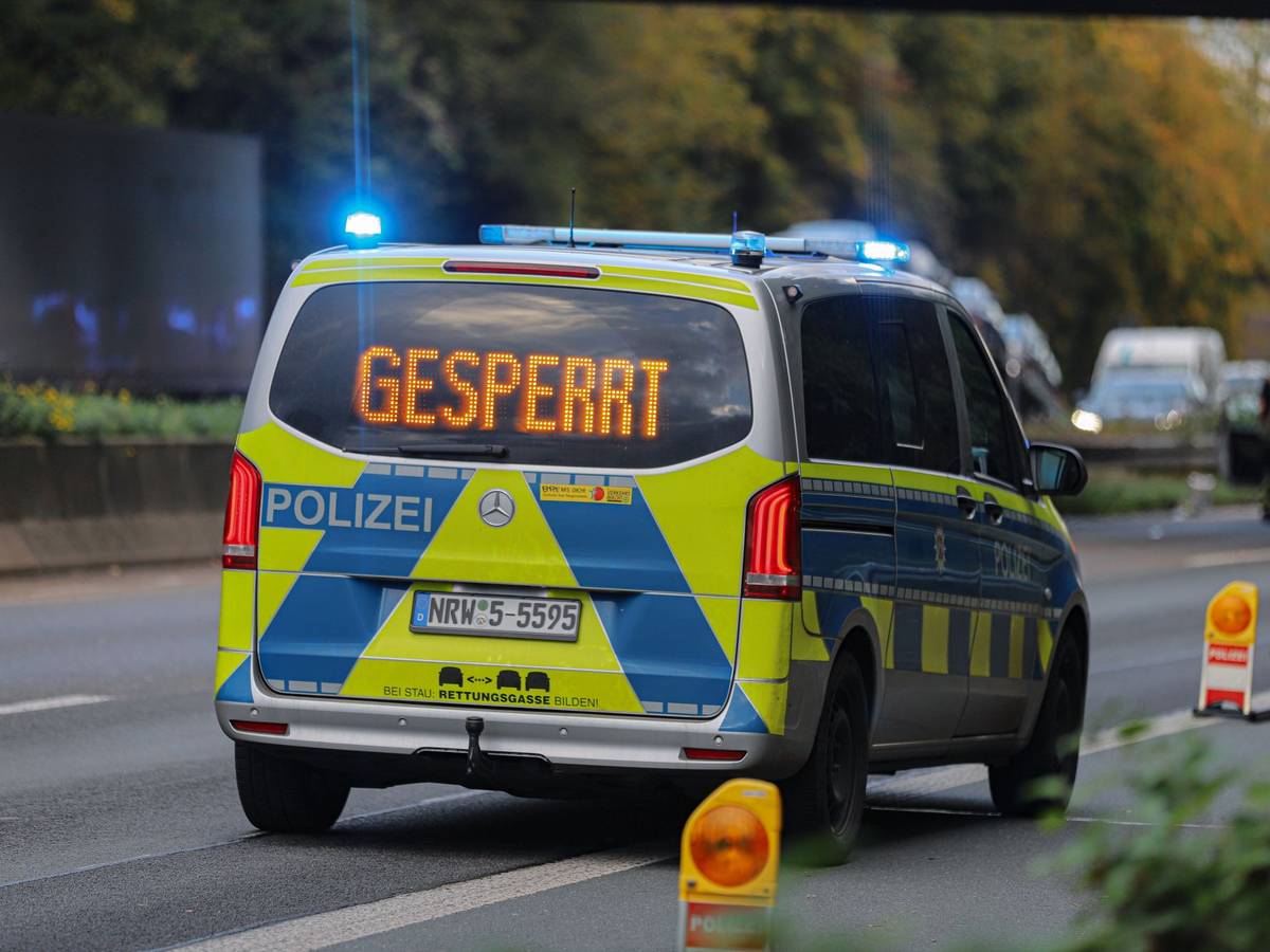 Staus nach Unfall auf der A 46
