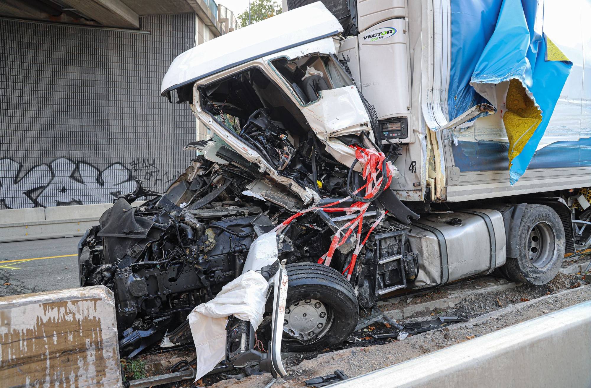 A 46: Lkw-Fahrer bei Unfall gestorben