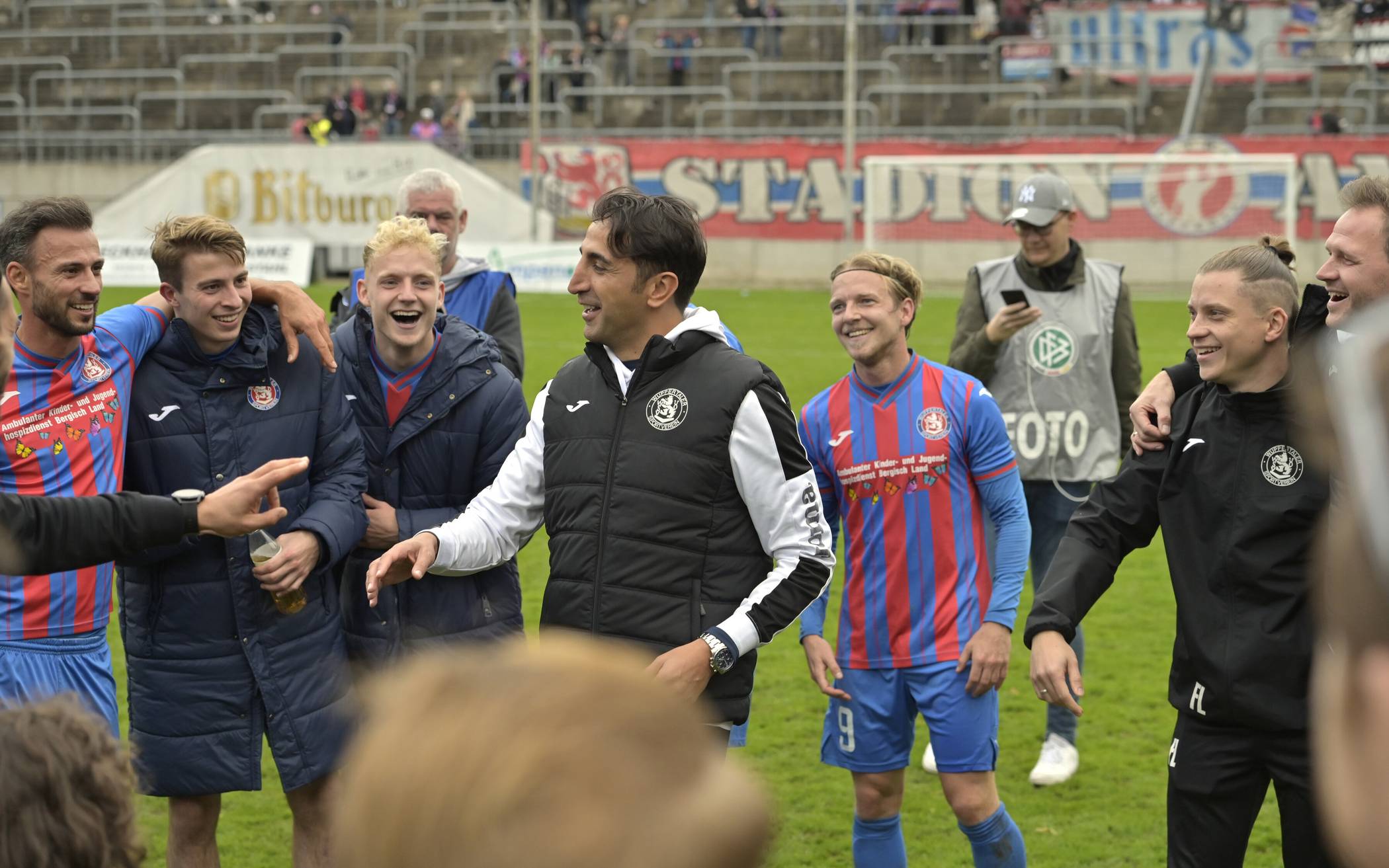  Trainer Hüzeyfe Dogan will auch nach dem Spielende gegen Düsseldorf wieder feiern. 