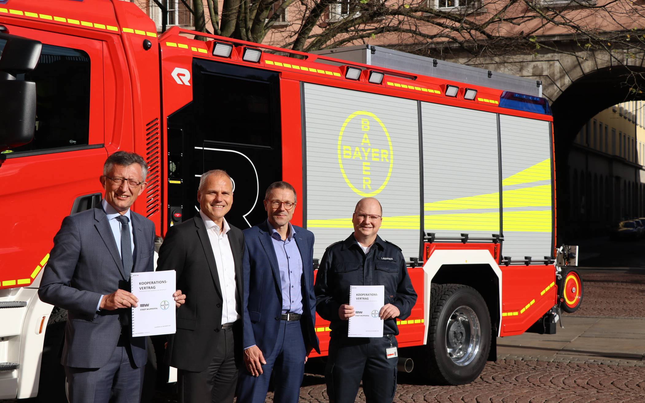 Feuerwehr: Stadt und Bayer erneuern Kooperation