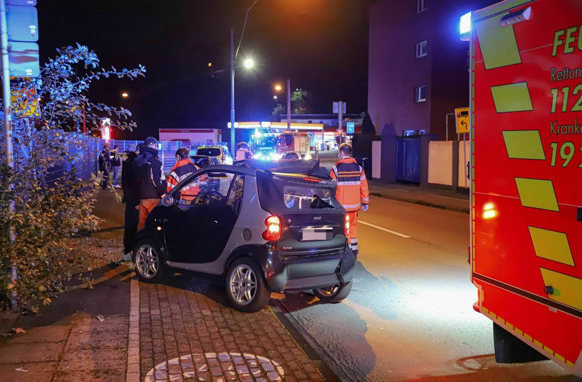 Unfall in Wuppertal: Smart kippte auf die Seite​