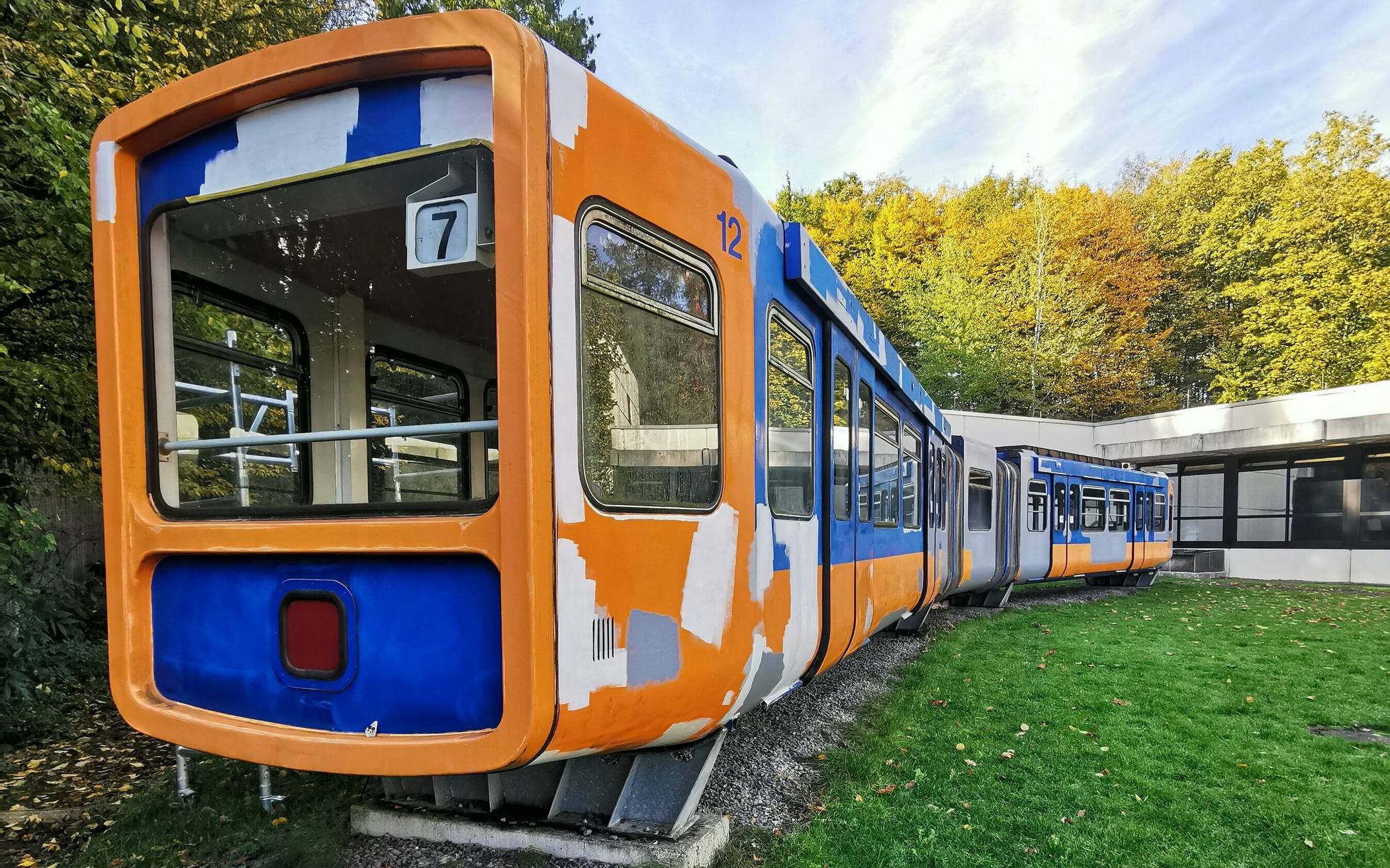 Schwebebahn-Wagen 12 auf dem Gelände der Klinik Bergisch Land in Ronsdorf wird restauriert.