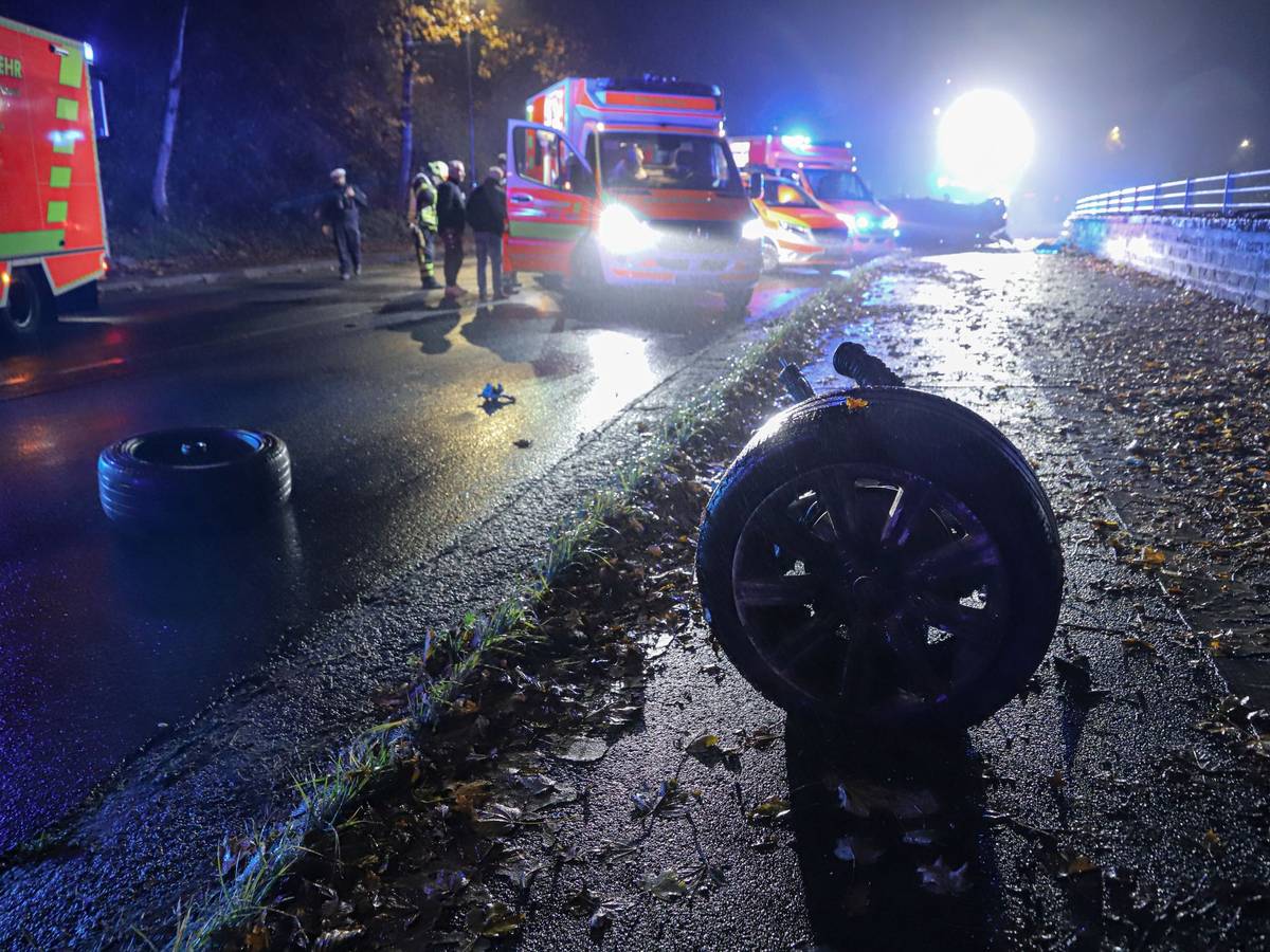 Fünf Verletzte nach schwerem Unfall

