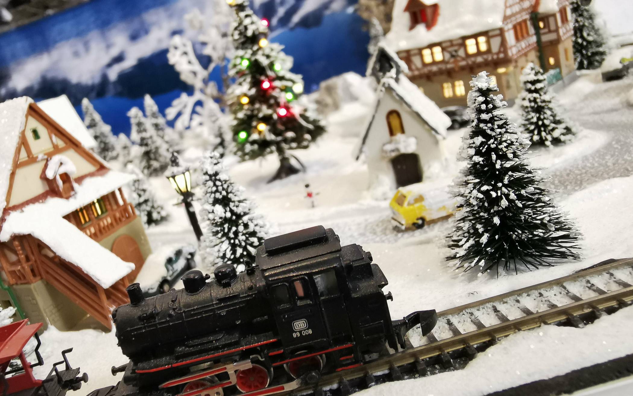  Weihnachtliche Miniaturlandschaften gibt es beim Modell-Eisenbahnclub auf dem Rott zu sehen. 
