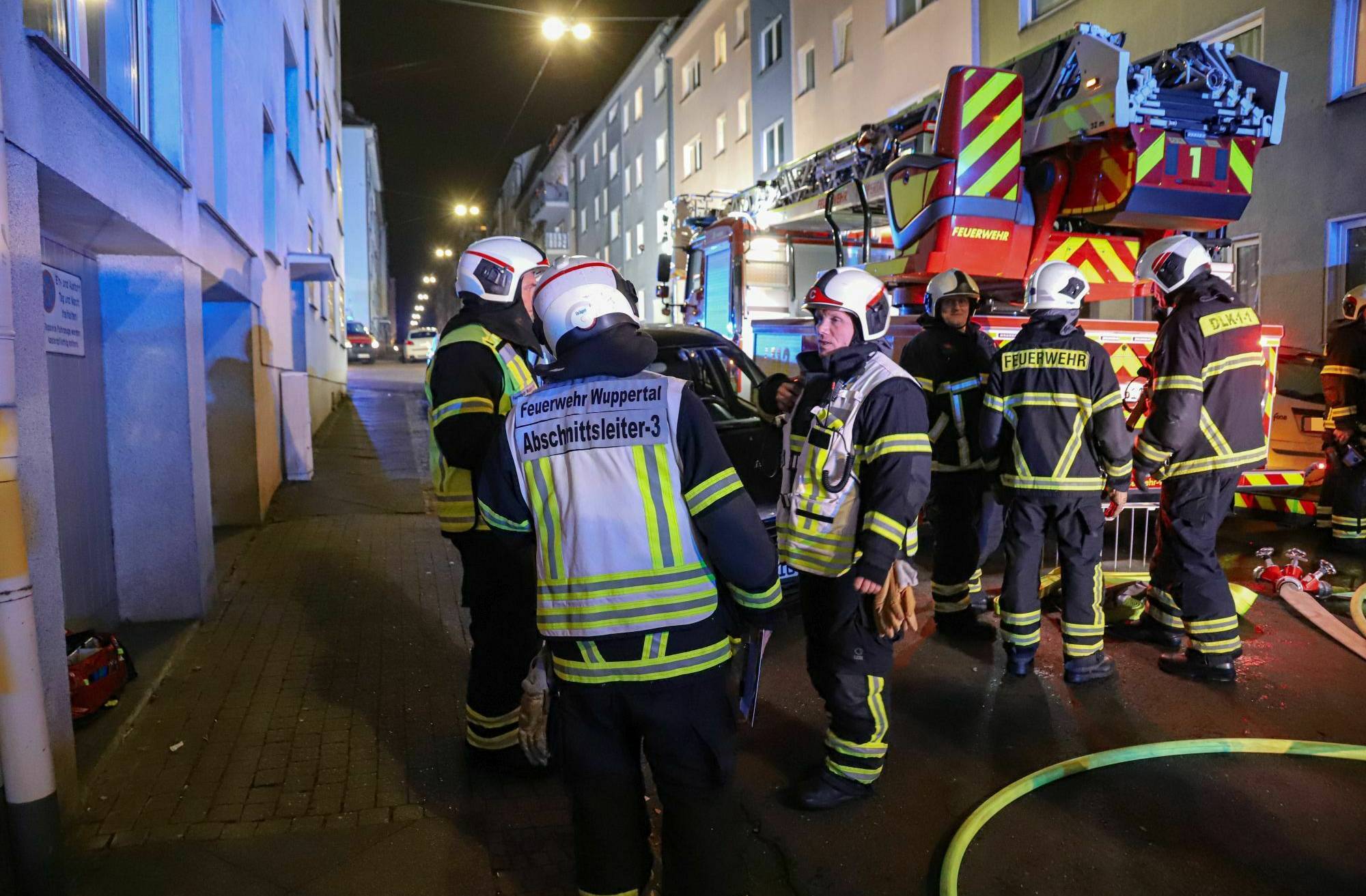 Feuerwehr-Einsatz durch brennenden Gasofen​ in Wuppertal