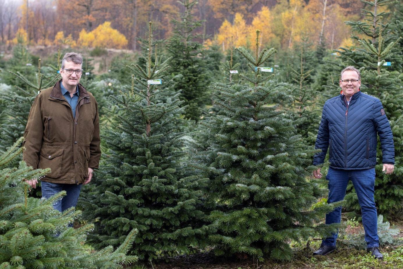 Hubertus Hegener-Hachmann (li.) auf seiner „Plantage“: