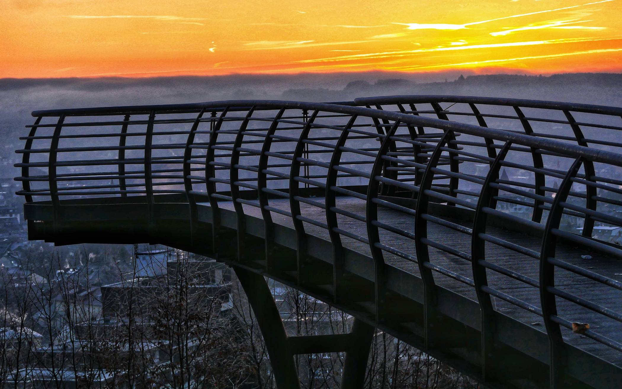 Blick vom Skywalk im Nordpark auf Wuppertal.
