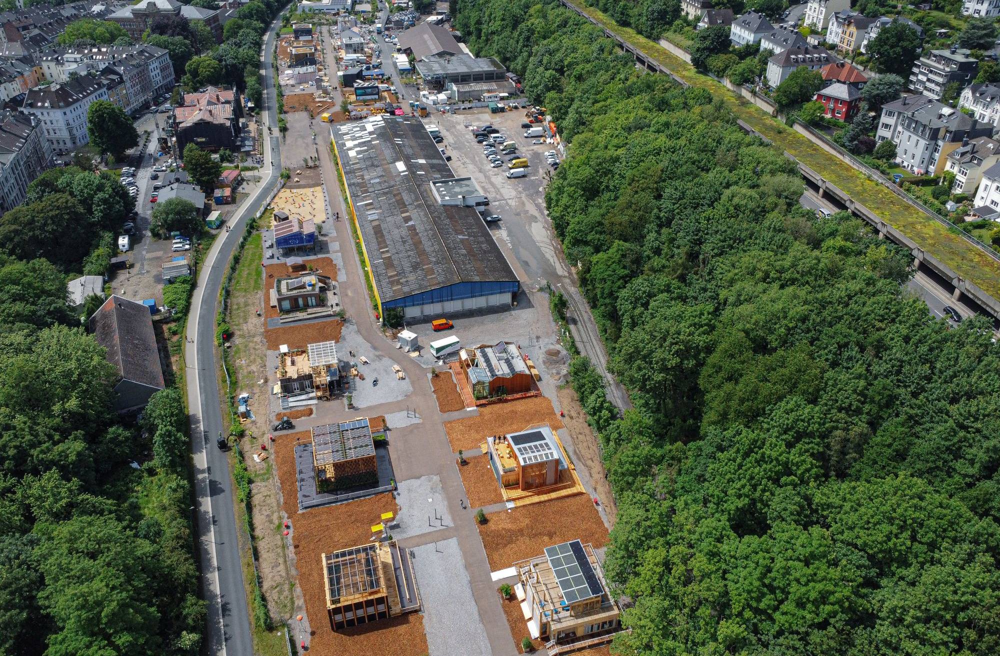 16 Hochschulteams aus zehn Ländern haben beim Solar Decathlon in Wuppertal vom 10. bis...