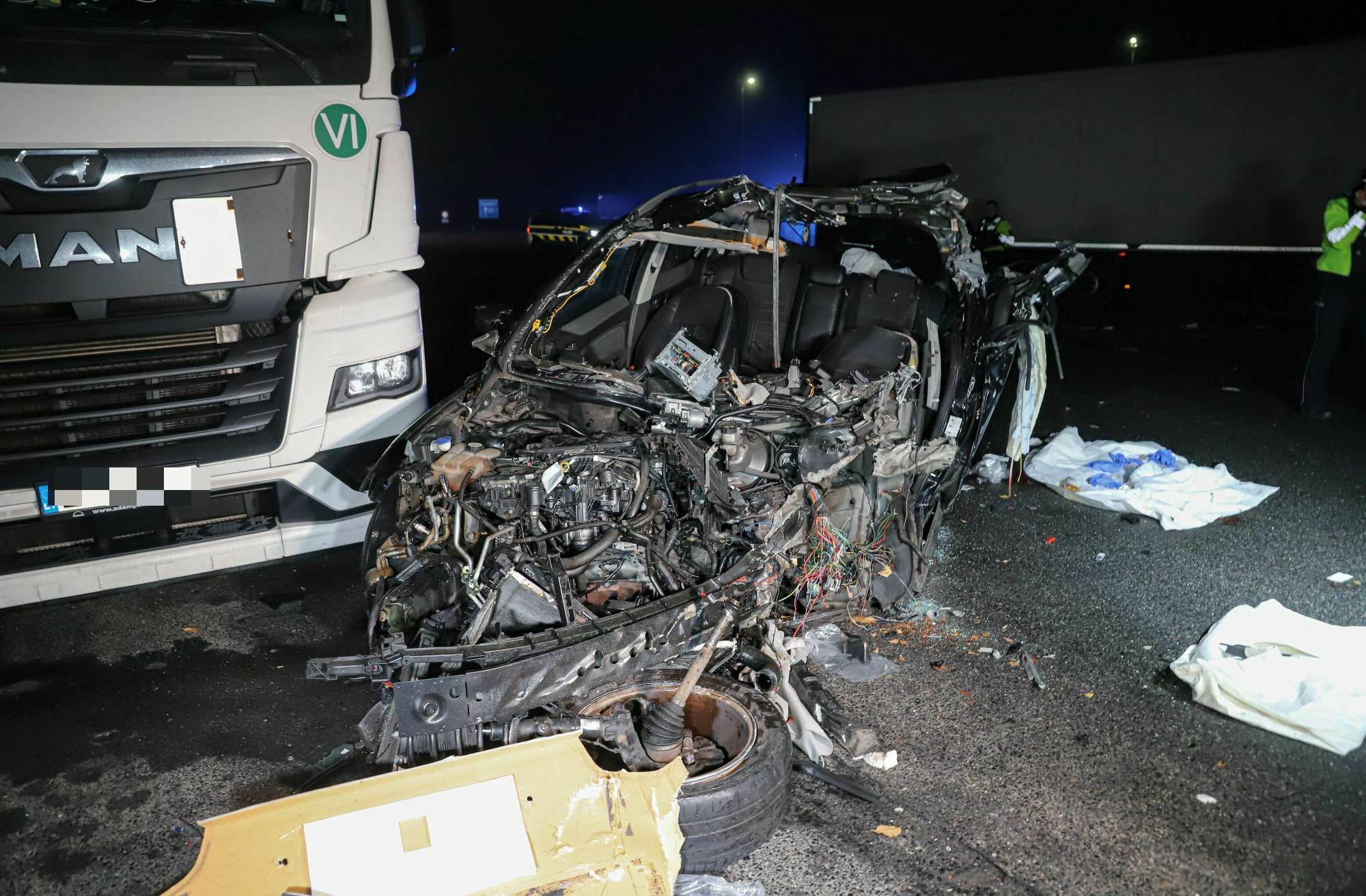 Auf der A 46-Raststätte Wuppertal-Sternenberg kamen 11. Dezember zwei Menschen ums...