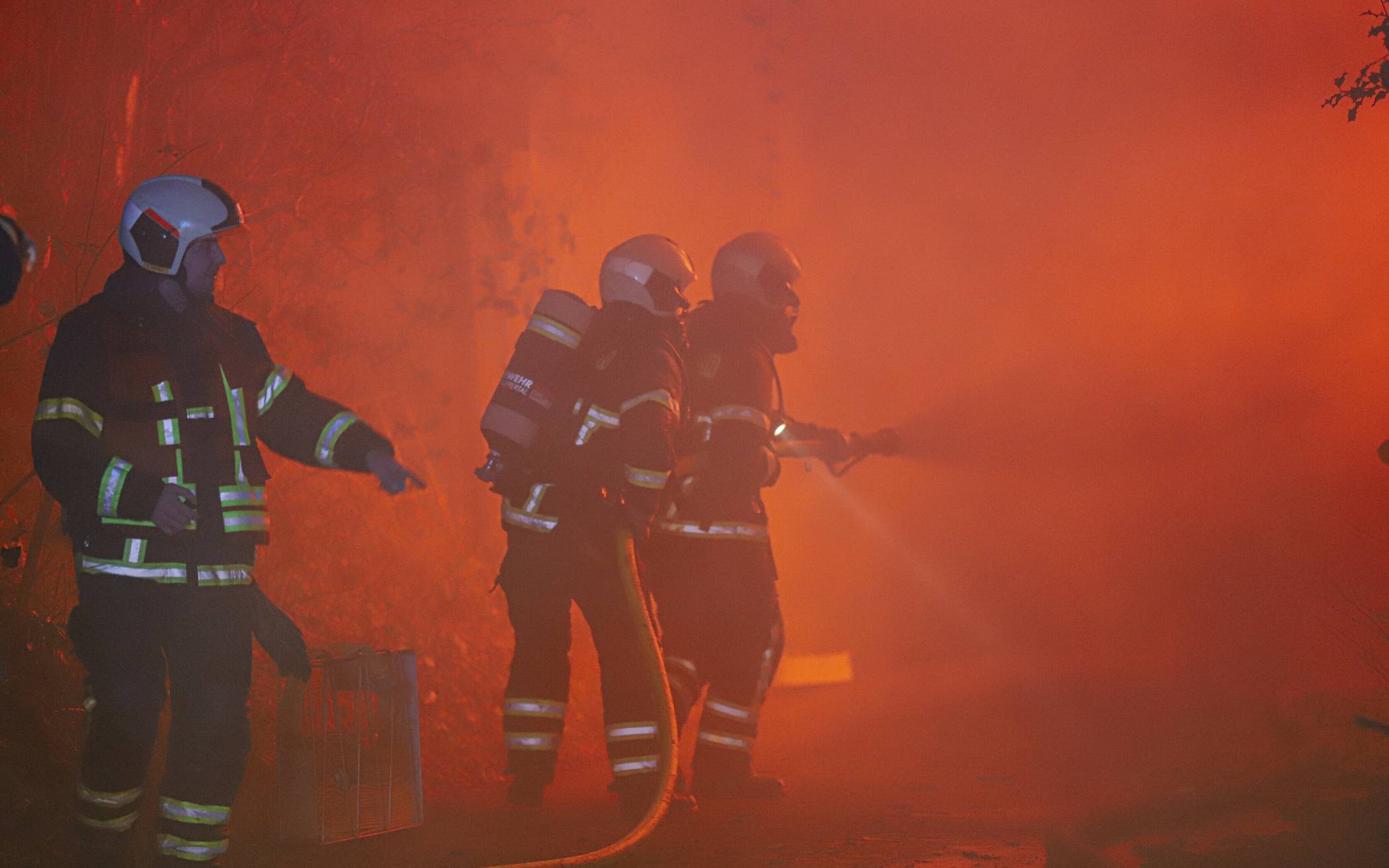 Pkw, Carport und Haus in Wuppertal abgebrannt​