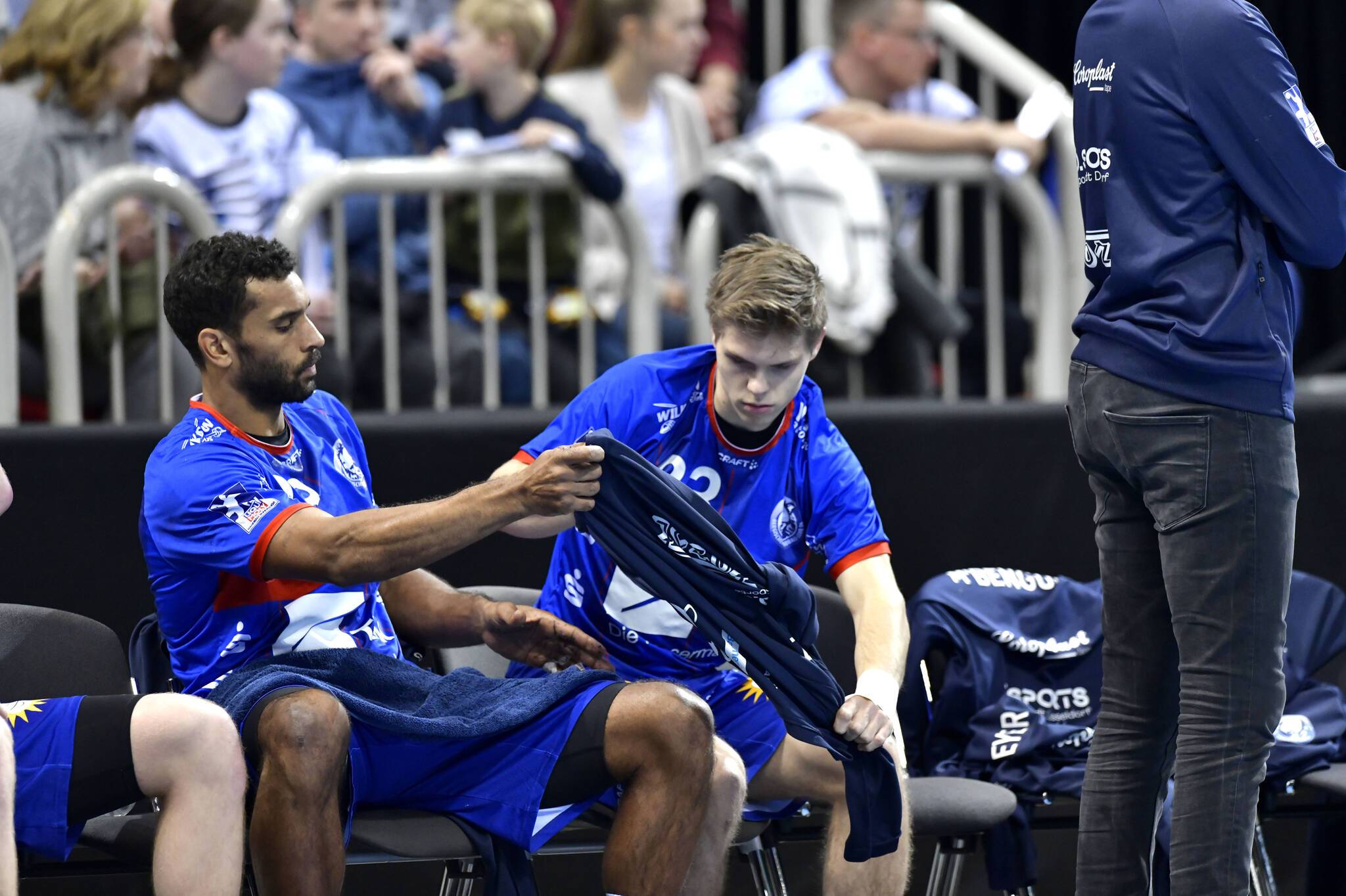 Djibril M’Bengue (li.) tauscht das BHC-Trikot gegen das der deutschen Nationalmannschaft.