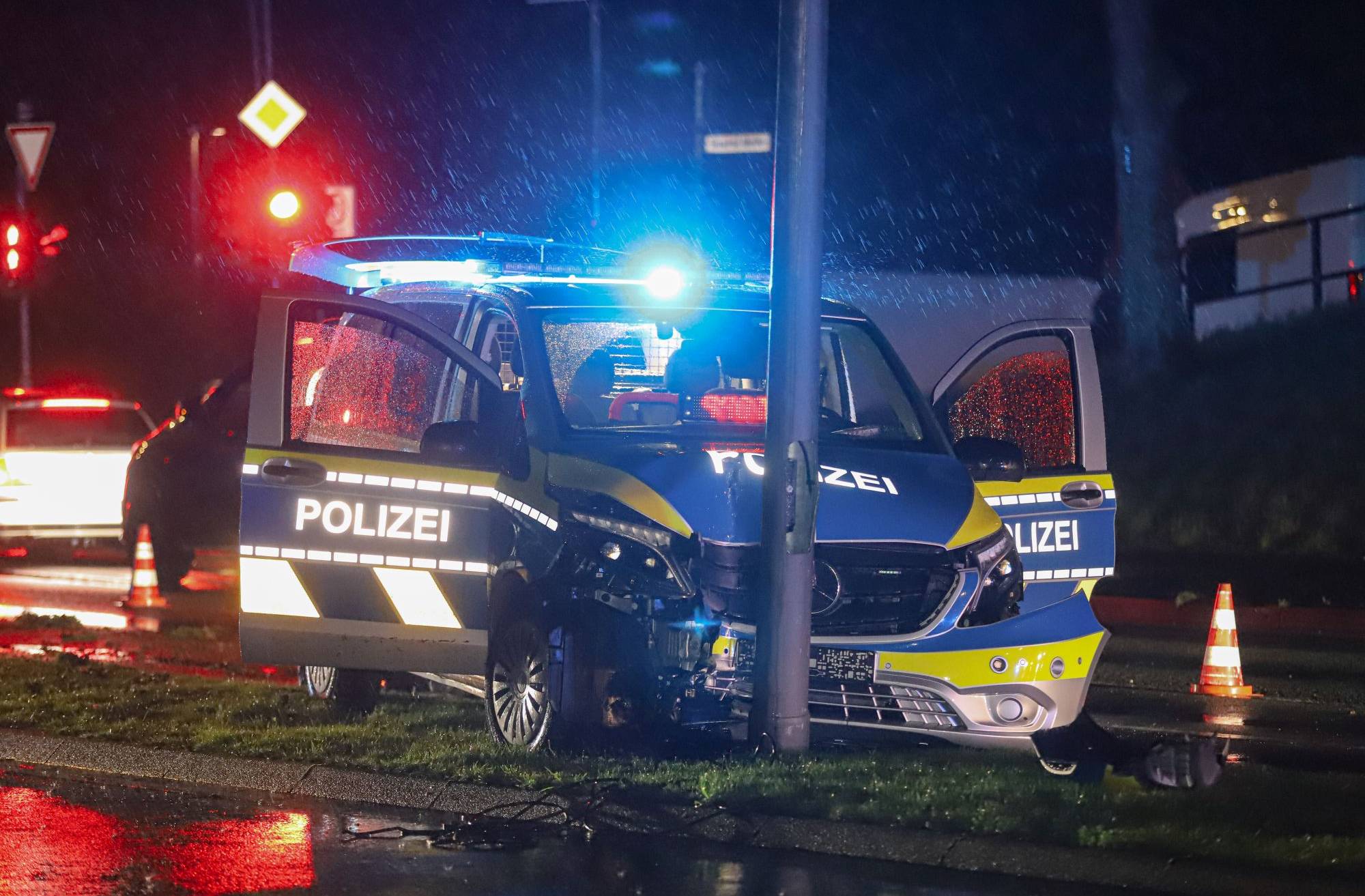 Unfälle bei Verfolgugsjagd​ auf der A 1 in Wuppertal