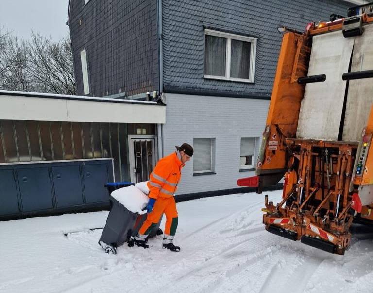 Schnee und Frost bremsen Müllabfuhr aus