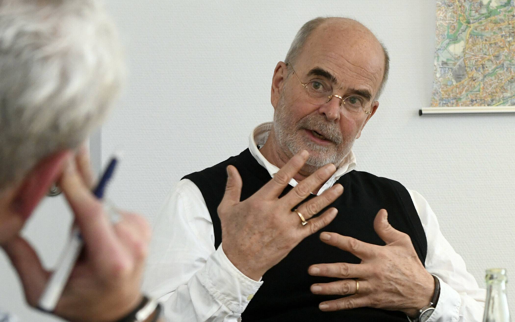 Professor Dr. Hans J. Lietzmann  im Rundschau-Interview.   