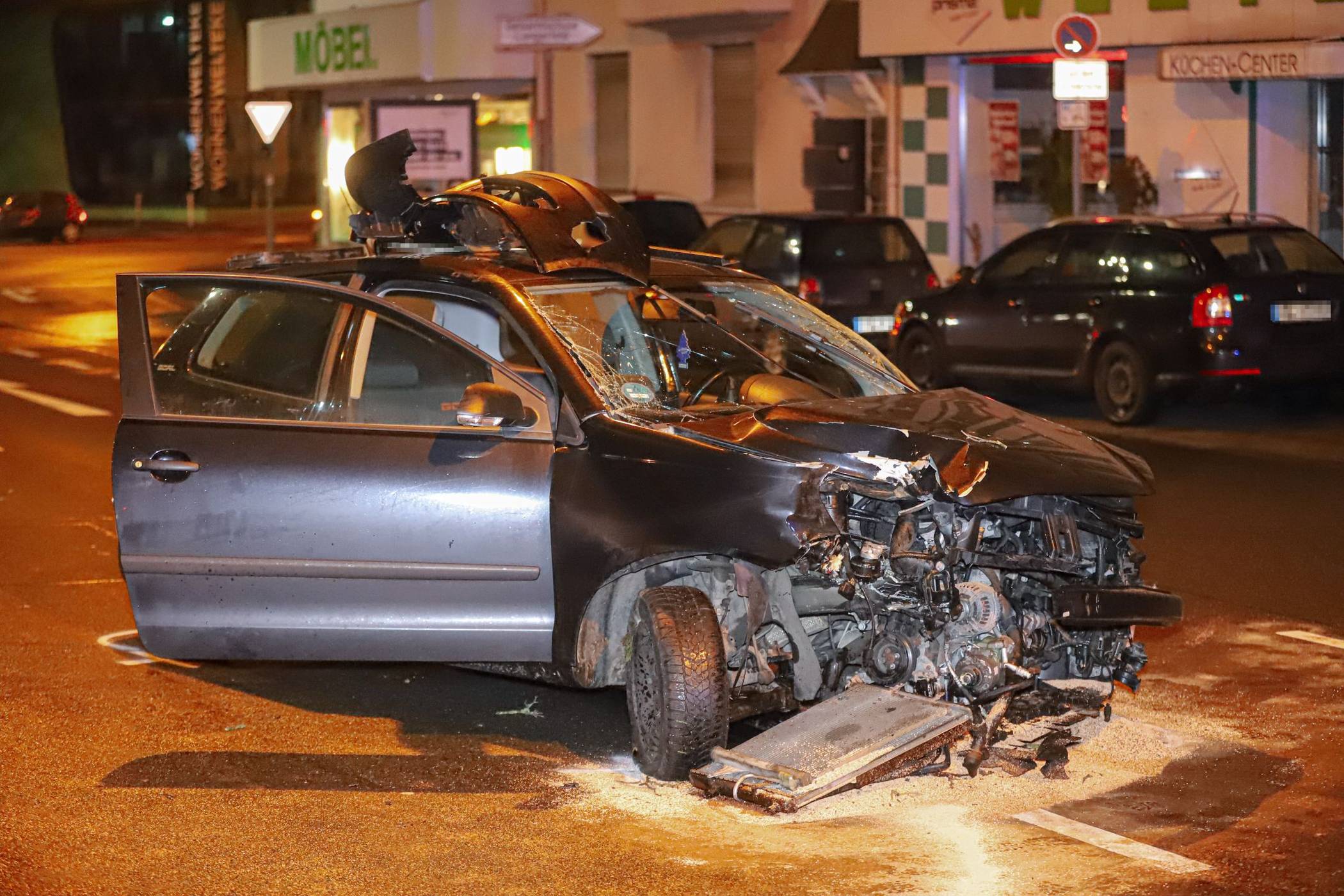 Der VW musste abgeschleppt werden.